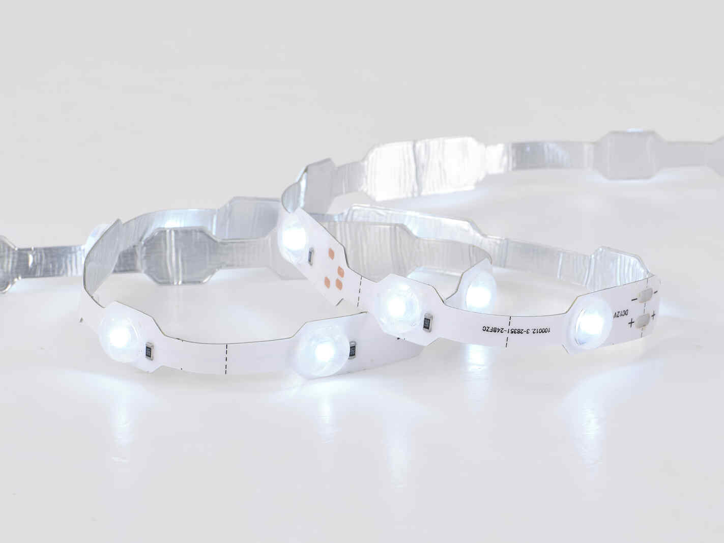12V CM24 IP65 Rainproof Lens LED Strip Light SMD 2835 LED Optical Lens Design DC12V Constant Voltage Rainproof Protection Professional Signage Lighting