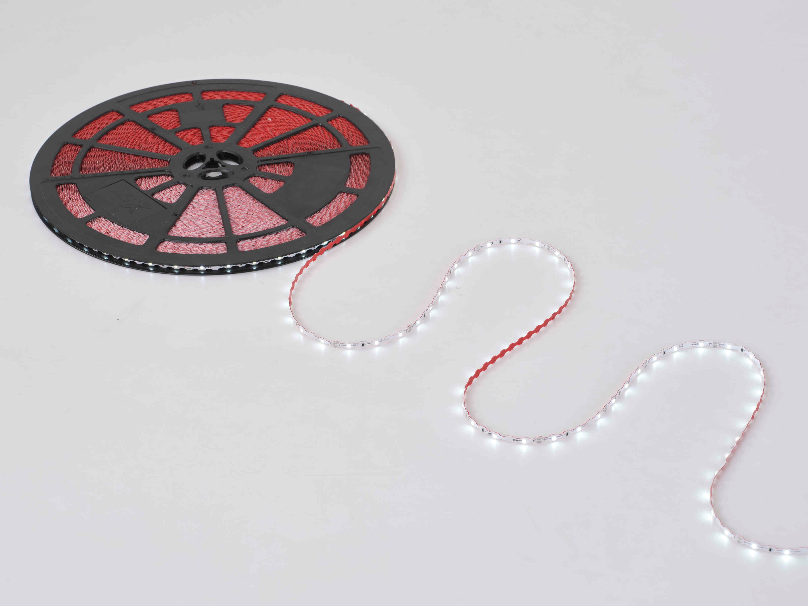 12V C7142T S-Type LED Strip Light 42 LEDs/M 6.6mm PCB 3 LEDs Per Cut Rainproof Flexible S-Type Design