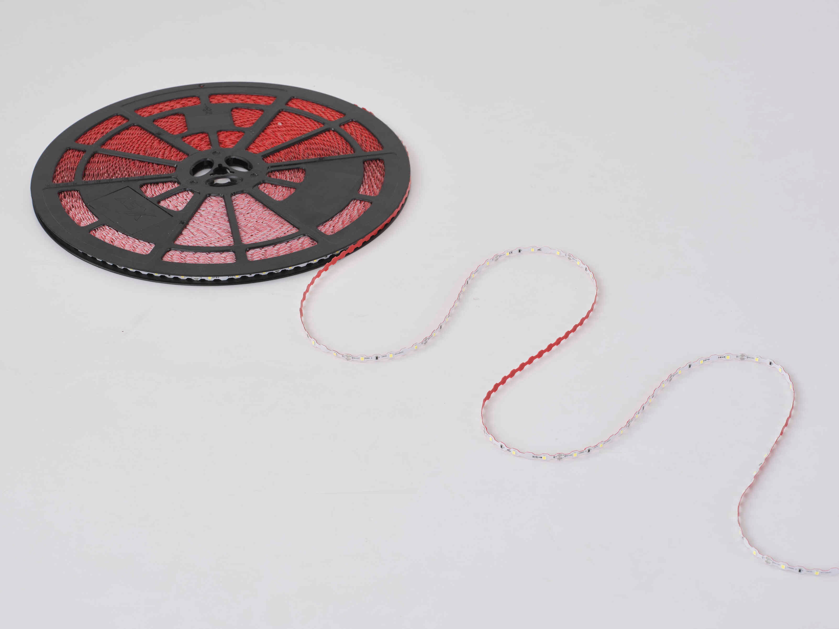 12V C7142T S-Type LED Strip Light 42 LEDs/M 6.6mm PCB 3 LEDs Per Cut Rainproof Flexible S-Type Design