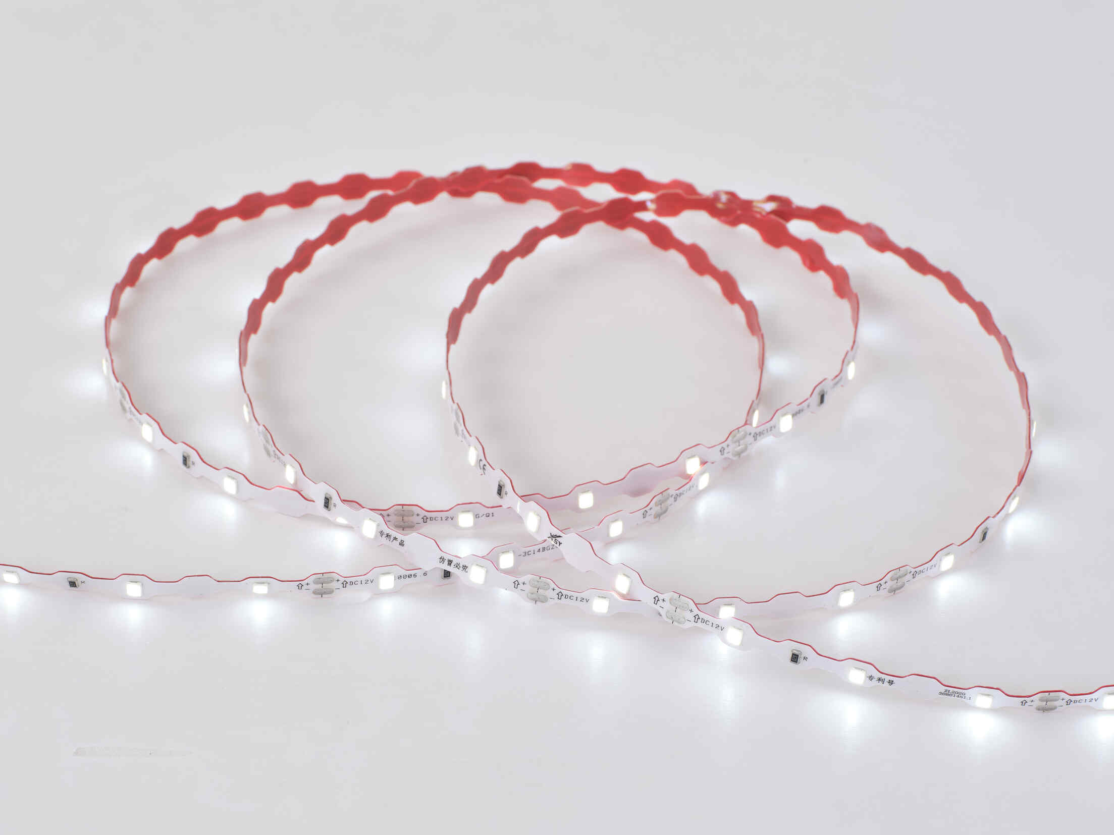 12V C7142T S-Type LED Strip Light 42 LEDs/M 6.6mm PCB 3 LEDs Per Cut Rainproof Flexible S-Type Design